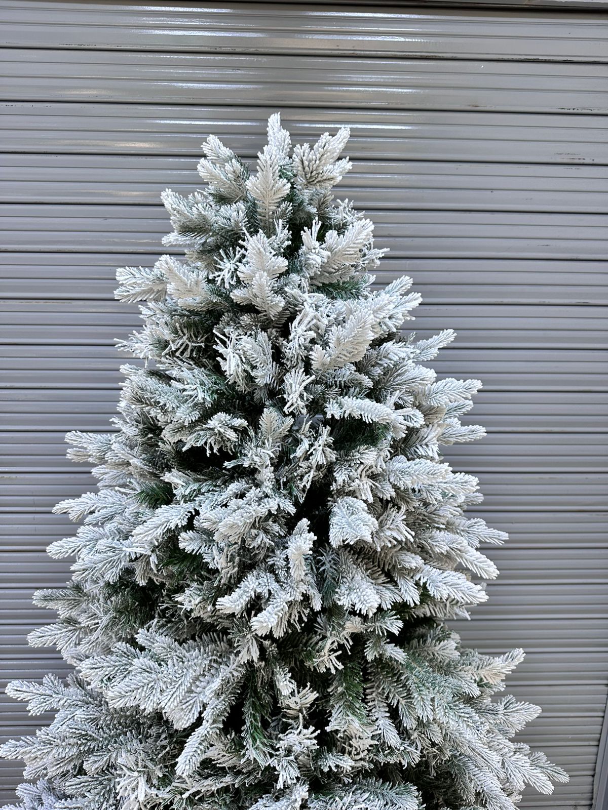 🎄 Pino Americano Nevado Artificial 2.10 m – Sistema de Bisagras (3 Cuerpos) — Navidad 2025